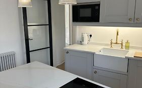 Luxury High Street Apartment