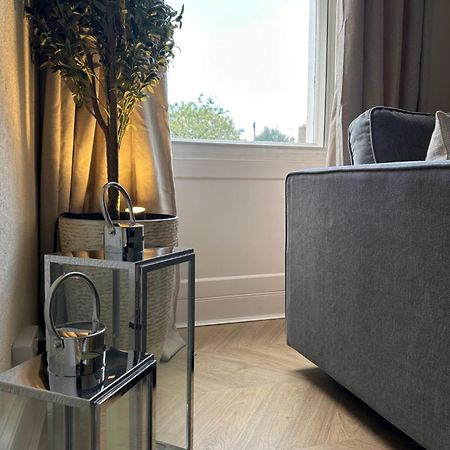 Luxury High Street Apartment Moffat Exterior photo