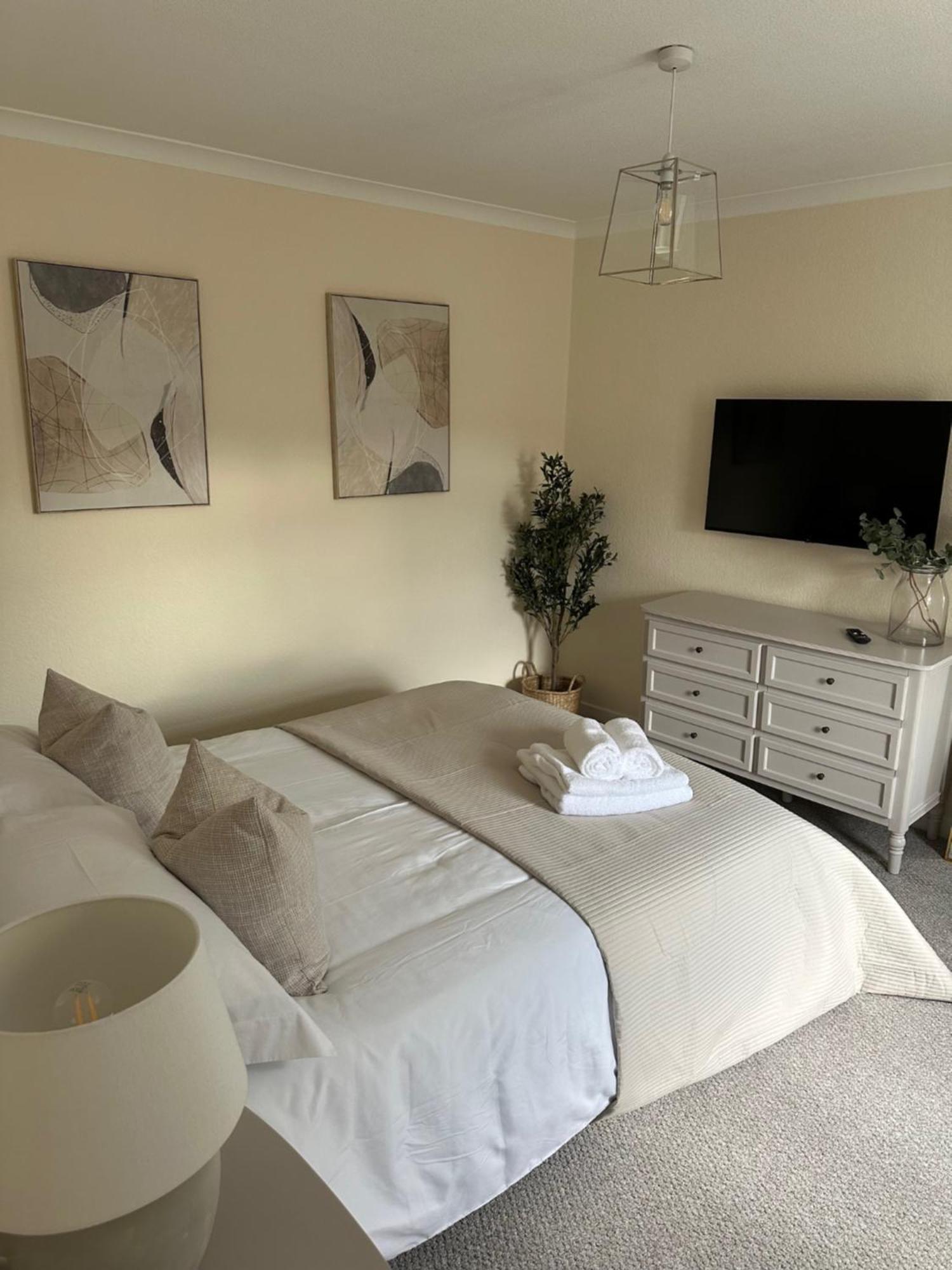 Luxury High Street Apartment Moffat Exterior photo